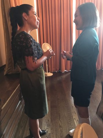 Maria Suarez talking to Audrey Koh '17. 