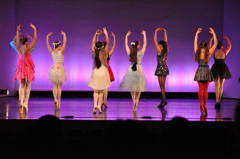 Archer dancers performing at the 2014 Dance Showcase. Photographer: Marcela Riddick ‘16