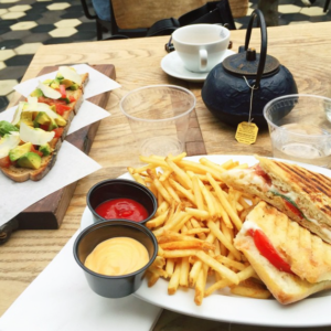Pictured above is Zinque's "Tomato Mozzarella Basil" Panini along with fries and their "Pan Con Tomate" appetizer. Photographed by: Madelyn Arzt '16