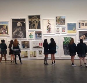 2014-2015 gallery students observe art during a class field trip. Photo curtesy of Ciel Torres '17