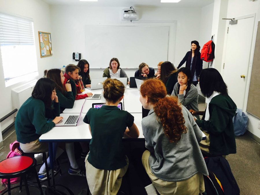 Students gather in Web & App Design, an elective course offered to Middle Schoolers. Photo by Carina Oriel 16.