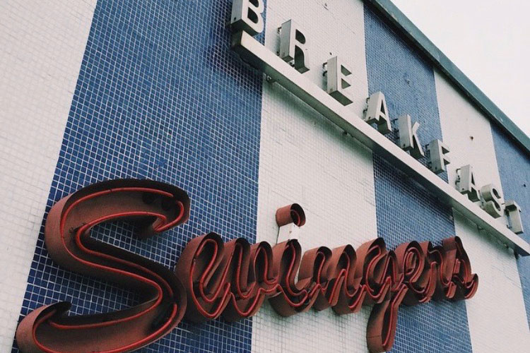 Columnists Grace Wilson and Lauren Evans-Katz are nostalgic for Swingers, a Santa Monica late-night diner that recently closed. 