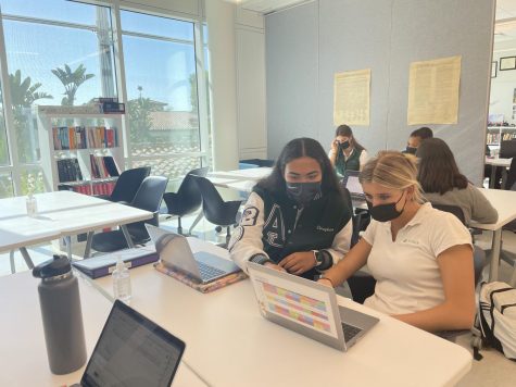 Editor-in-Chief Vaughan Anoa’i and Features Editor Thea Leimone work on editing a story together in the Publication Lab. Anoai is serving as the Editor-in-Chief for the 2021-2022 academic year. 
