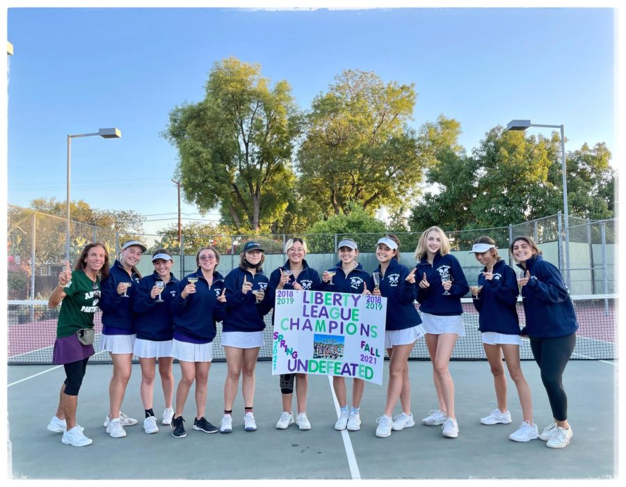 The Oracle engaged in a Q&A with the captains of JV and varsity tennis, asking them to reflect on their participation on Archer tennis and their latest roles as captains. Pictured above, the varsity tennis team celebrates an undefeated season in the Liberty League.