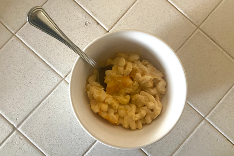 A delicious bowl of mac and cheese sits on the kitchen counter. The meal isnt homemade, but it is a close second to the mac and cheese my mother makes for my family every Thanksgiving.