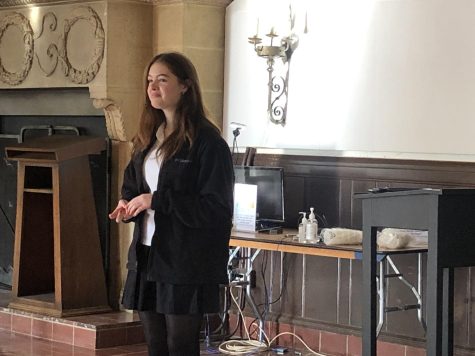 Junior Mia Ronn performs the poem entitled, the world is about to end and my grandparents are in love, by Kara Jackson. Ronn won the Poetry Out Loud competition this year and enjoyed sharing this piece with the Archer community. 