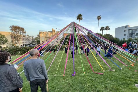 Seniors and their families participate in the Maypole set-up event Thursday, May 5. This year’s Maypole process was different than in previous years because its set-up was lead entirely by Archer staff members.