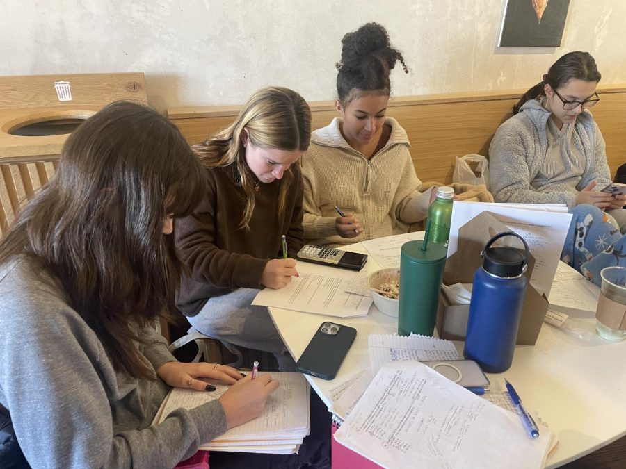 Seniors Genevieve Sive, Sienna Ozar, Kennedy Schultz and Audrey DeUgarte study for final exams in Clark Street Bakery across the street from Archer. Many teachers made lengthy study guides for upper schoolers to practice material since many exams covered class material taught back in September.
