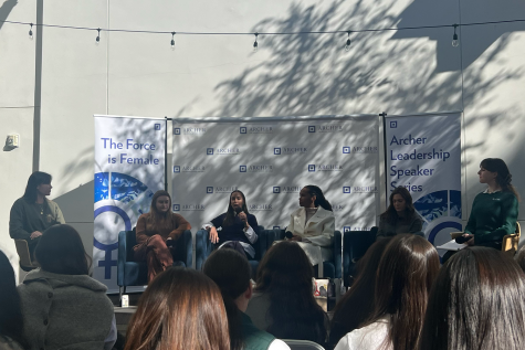 Panelists Josie Craven (12), Chelsea Thomas (05), Erinn Cawthon (07) and Sabrina Jaglom (10) speak about their journeys in the entertainment industry. They presented to freshmen and sophomore students in the amphitheater Tuesday, Jan. 31.