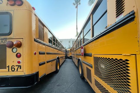 The row of the 5:30 late buses to take students home after sports practice or extracurriculars. As students, faculty and staff come from over 76 zip codes around Los Angeles County, long morning commuting through busing and driving has become a lifestyle for many.