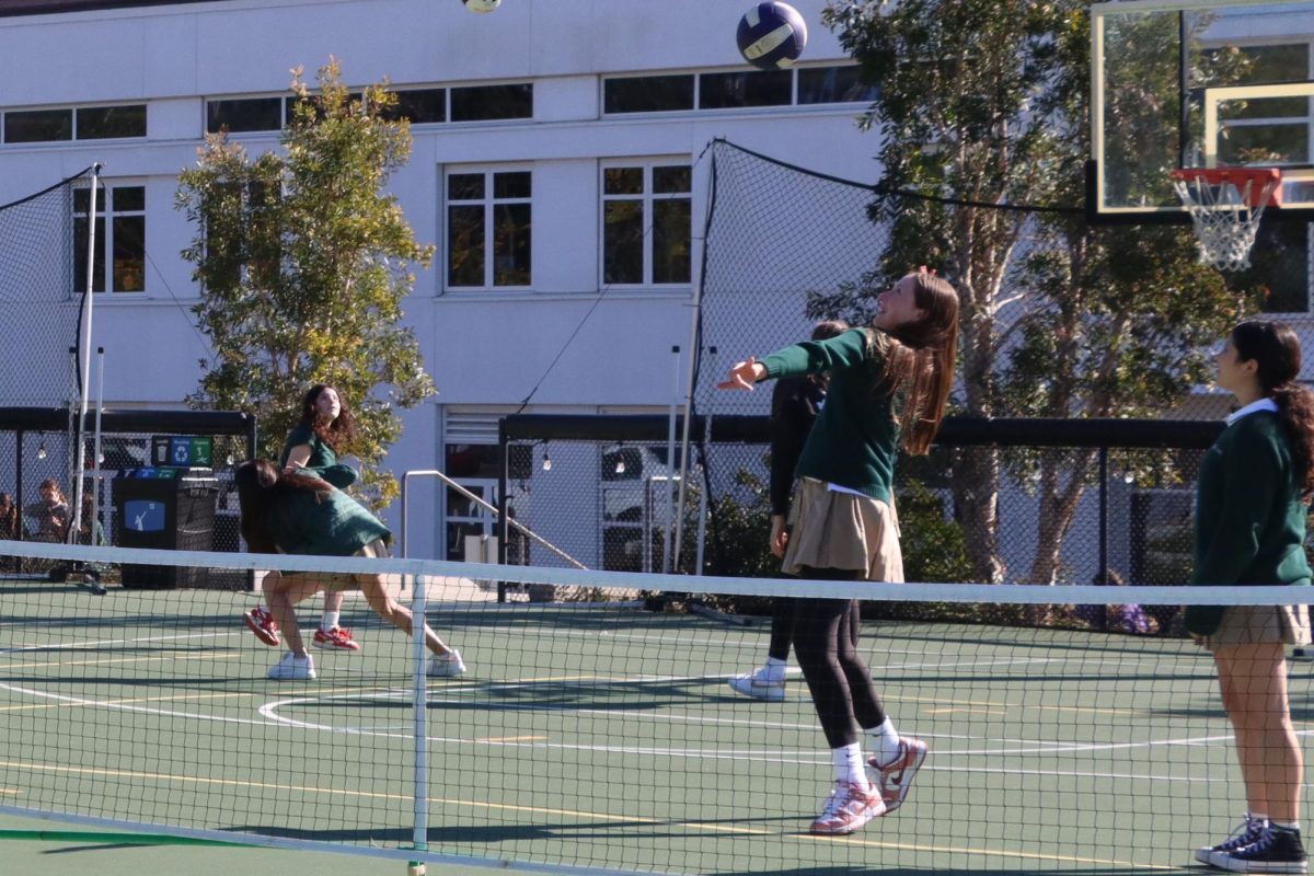 Middle+school+students+play+mini+volleyball+on+the+Sport+Court+Friday%2C+Jan.+12%2C+for+Fun+Friday.+Eighth+grade+Dean+of+Culture%2C+Community+and+Belonging+Hannah+OConnor%2C+along+with+Middle+School+President+Asha+Parry+%2828%29+and+class+representatives+Sydney+Lem+%2828%29+and+Sophie+Salehi+%2828%29%2C+have+been+planning+Fun+Fridays+this+school+year.