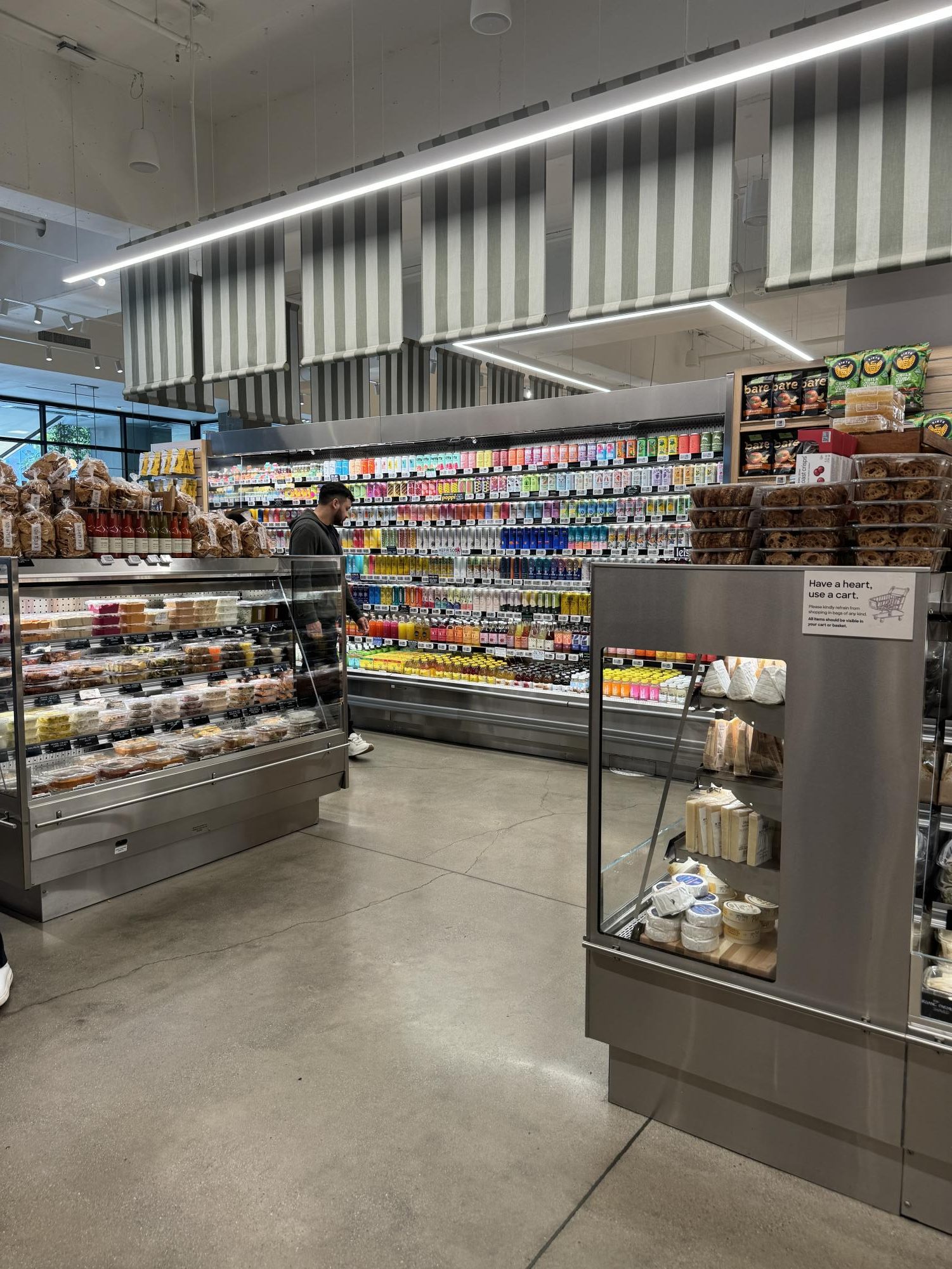 Vibrant drinks and foods line the shelves at Erewhon, a supermarket and restaurant that has Angelenos and tourists alike in a craze. Whether you enjoy their prepared salads or a meal from the hot bar, all items at Erewhon are organic, fresh and delicious. 