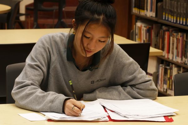 Maia Kim ('26) studies for her math final in the library. This semester, Archer implemented a new finals schedule to better adjust to student and faculty needs. Students will take their exams in their normal block periods, with each period being 1 hour 45 minutes long.