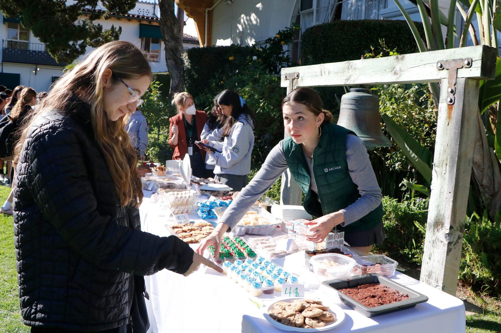 CHLA fundraiser encourages students to give back during the holiday season