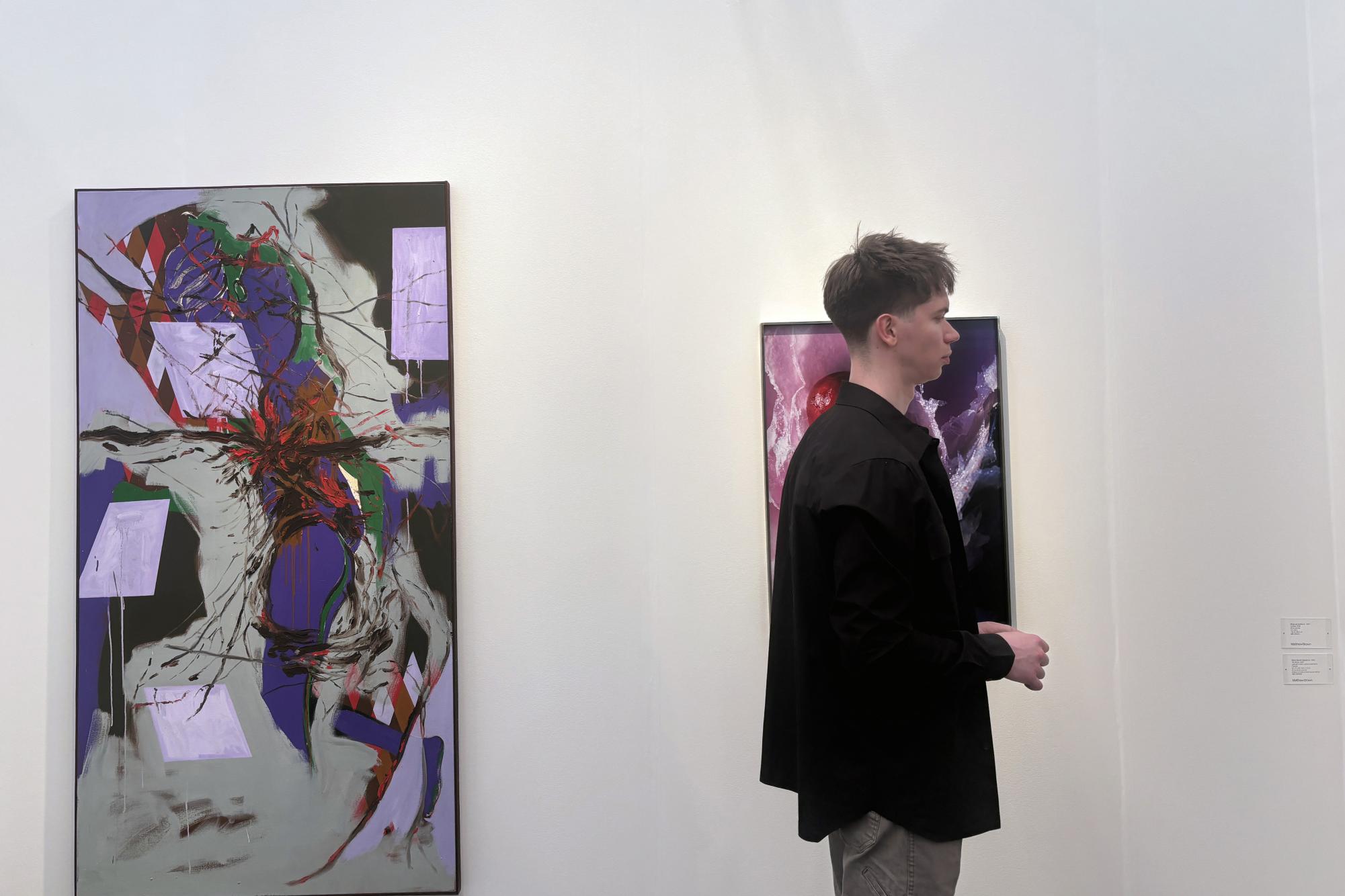 Frieze(ing) time within art