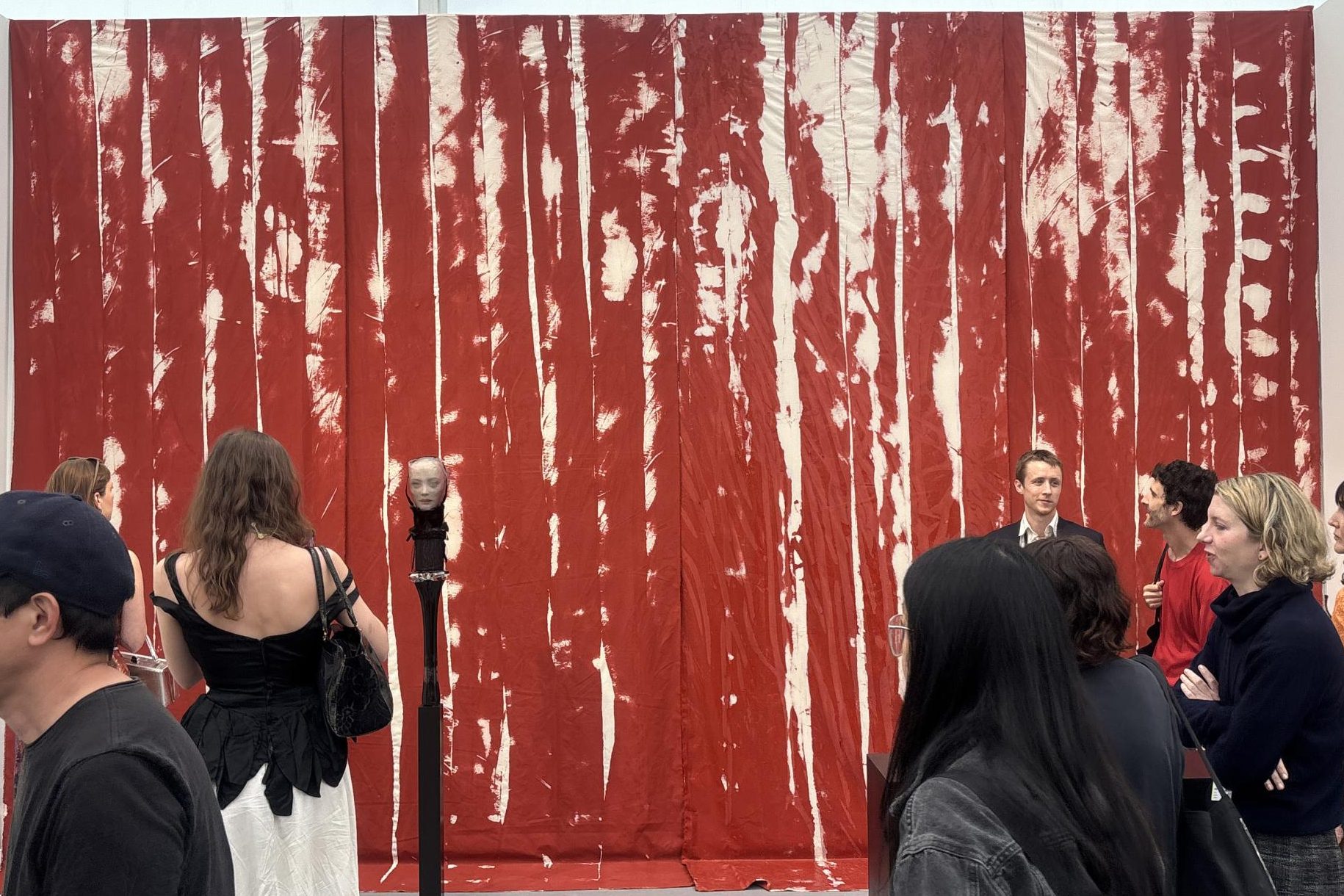 Frieze(ing) time within art